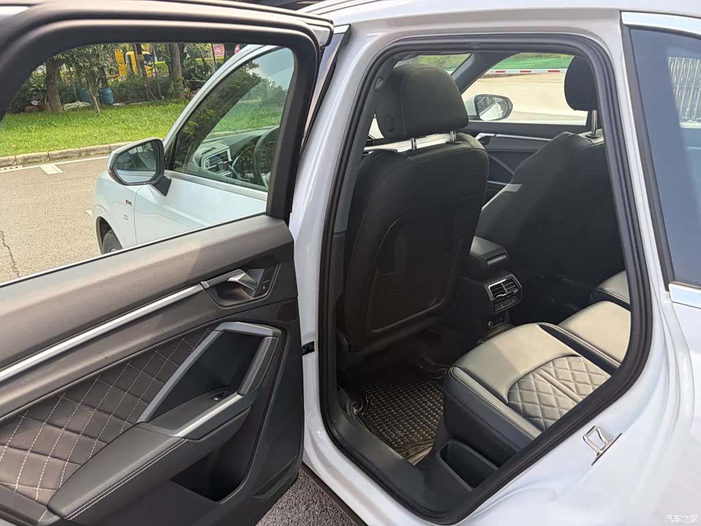 Audi Q3, 2025 24