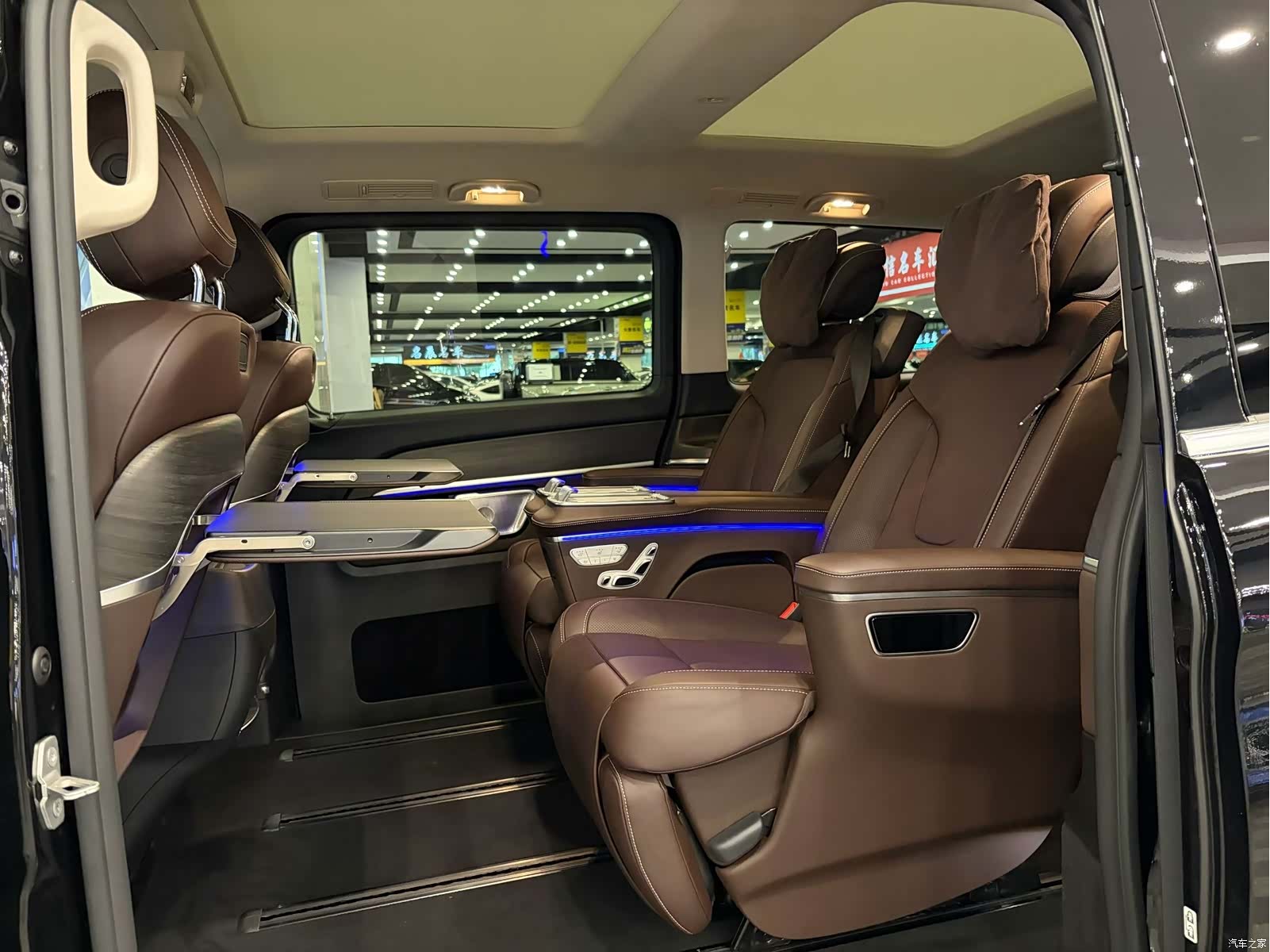 Mercedes-Benz V-Class, 2024 3
