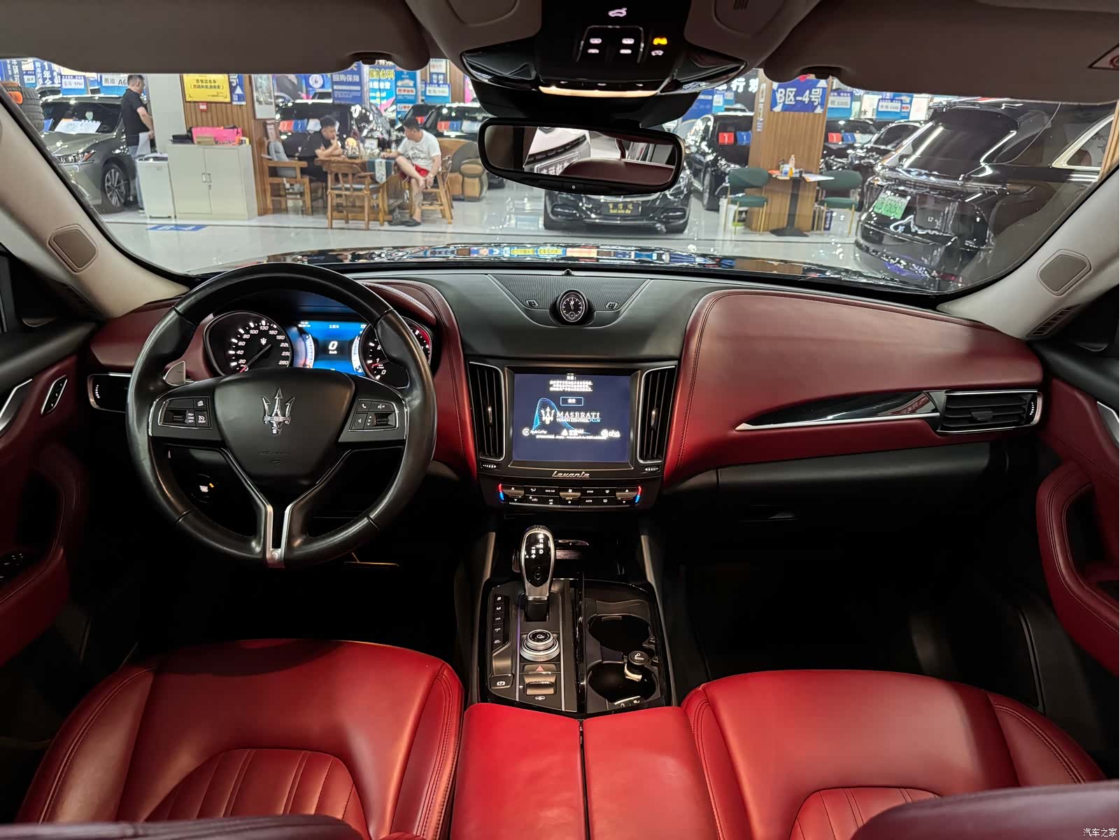 Maserati Levante, 2018 все фото