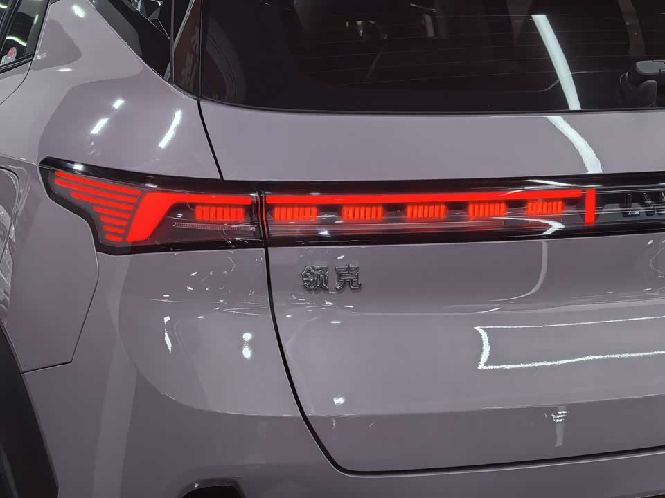 Lynk & Co 06 EM-P