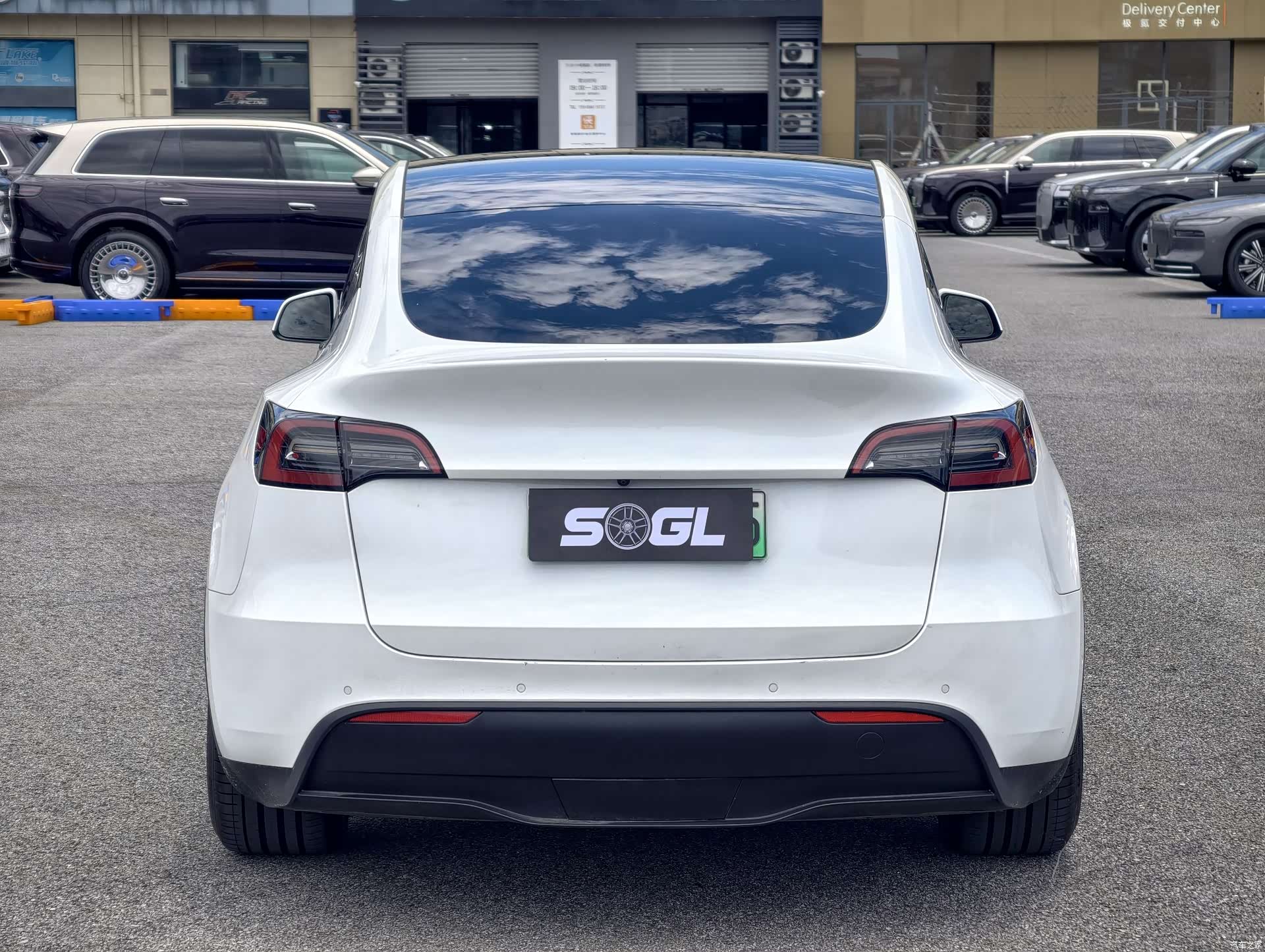 Tesla Model Y, 2023 16