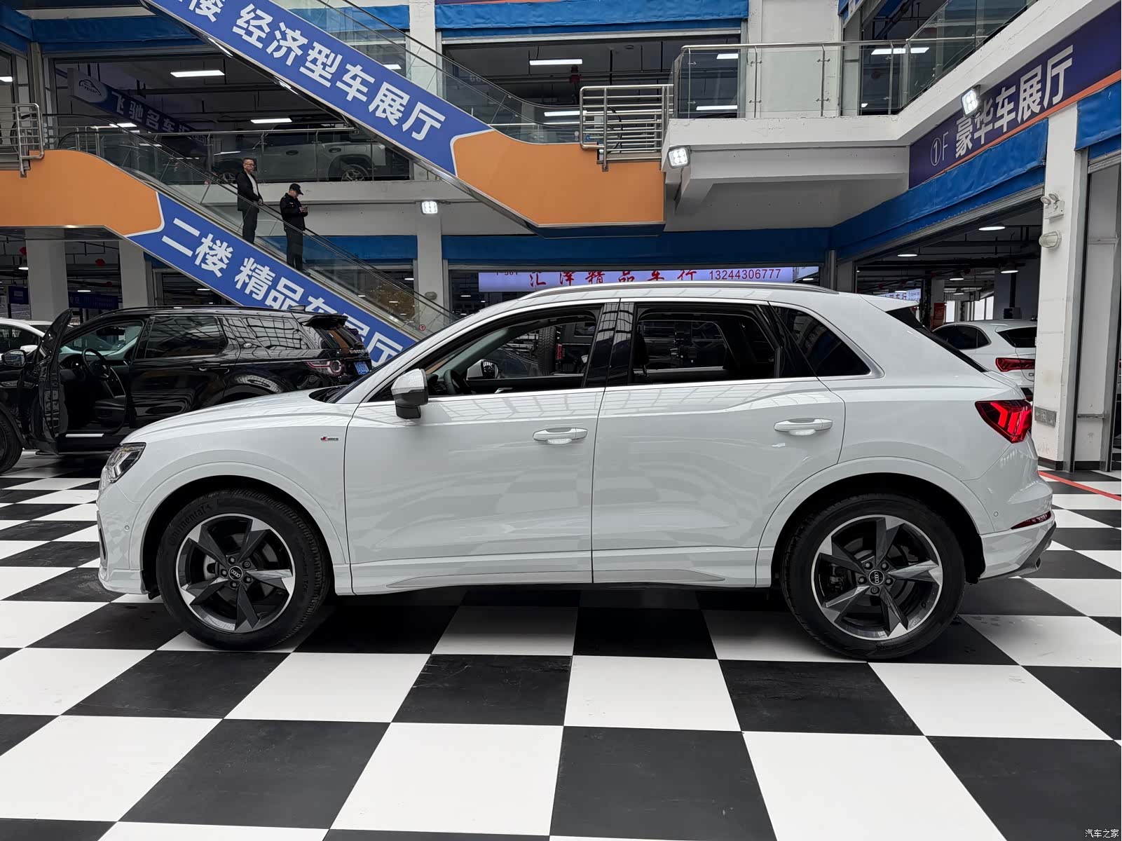 Audi Q3, 2023 4