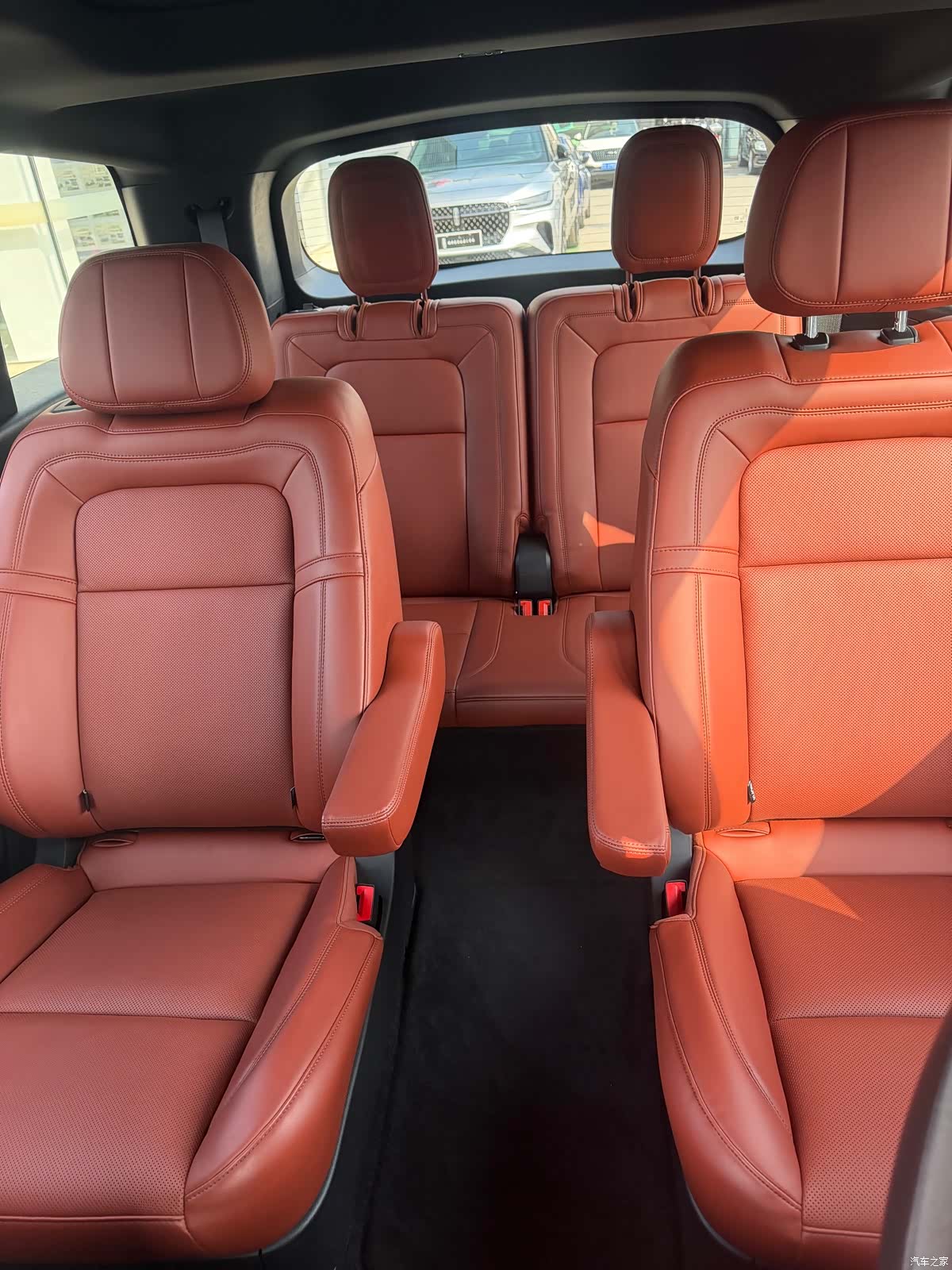 Lincoln Aviator, 2025 10