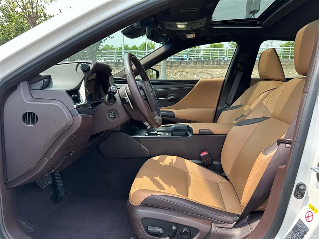 Lexus ES, 2018 все фото
