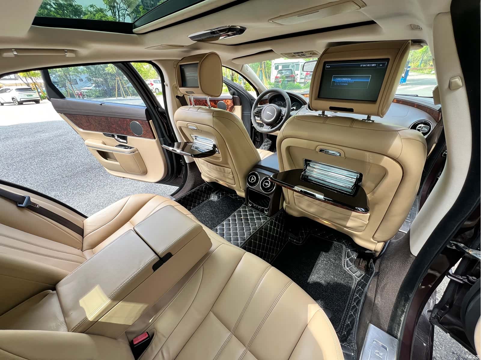 Jaguar XJ, 2011 12