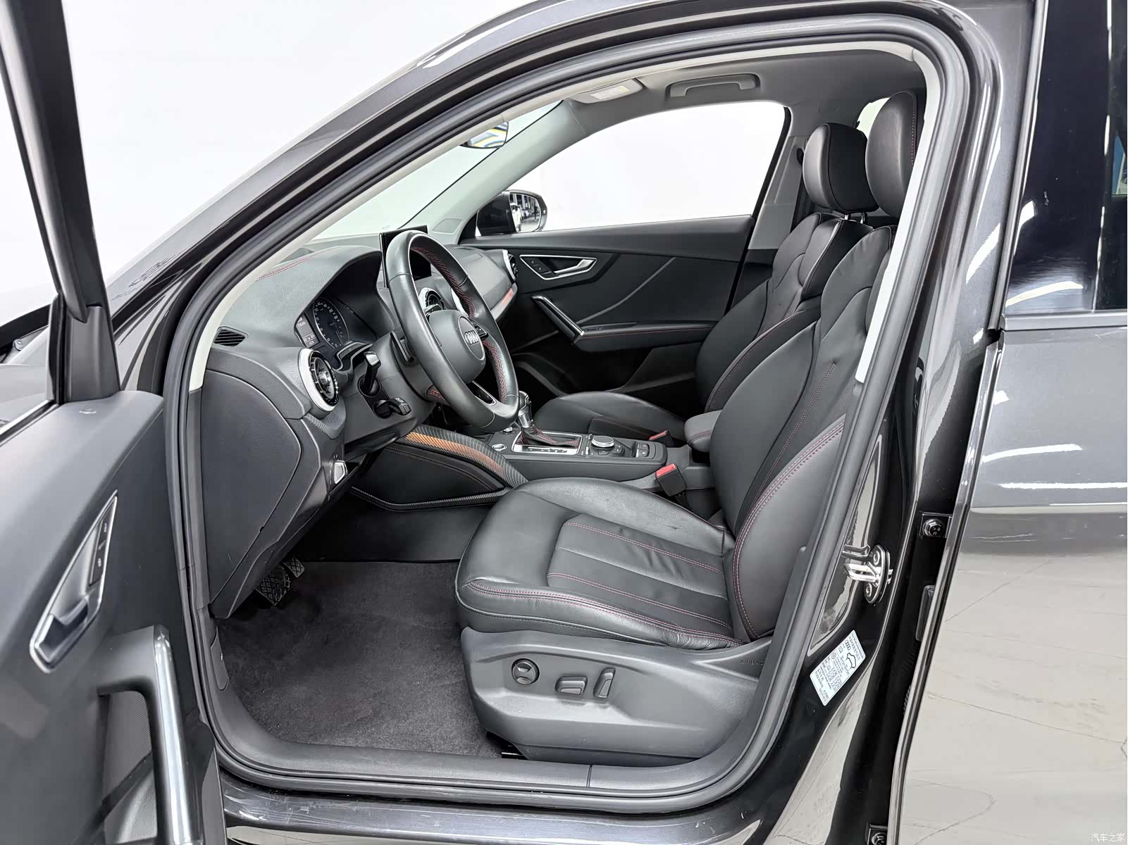 Audi Q2L, 2023 10