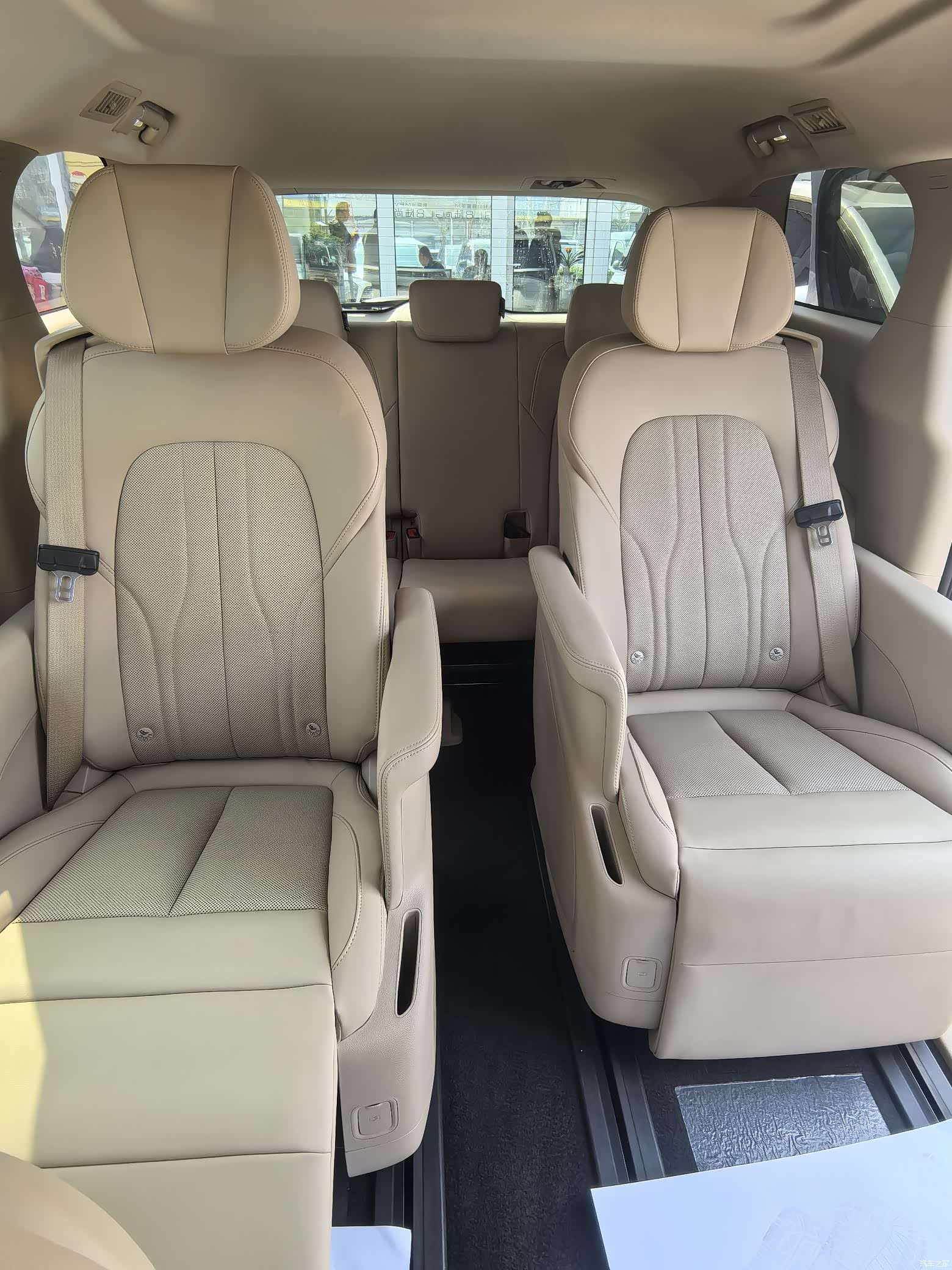 Buick GL8, 2025 10