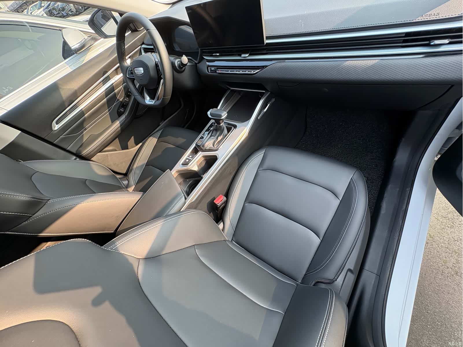 Geely Emgrand, 2025 8