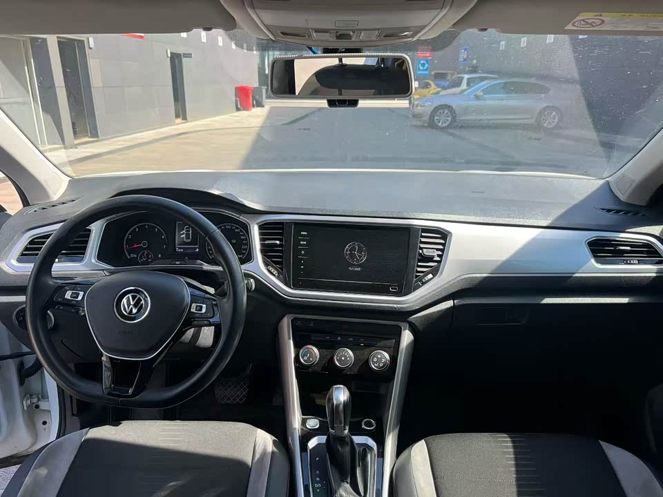 Volkswagen T-ROC exploring Songs