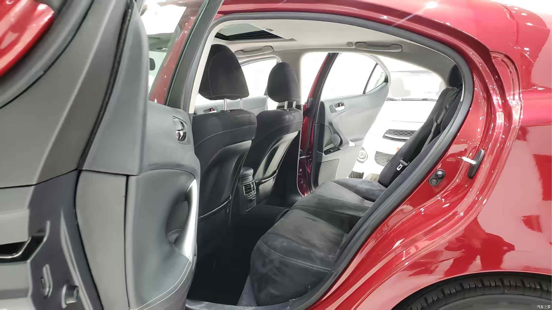 Lexus IS, 2011 8