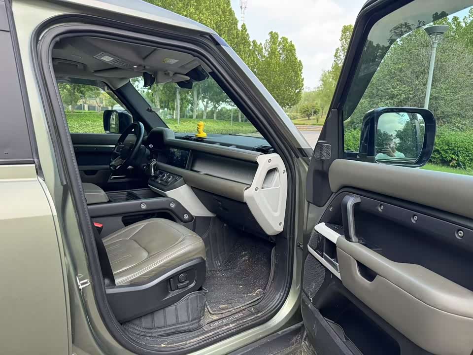 Land Rover guard