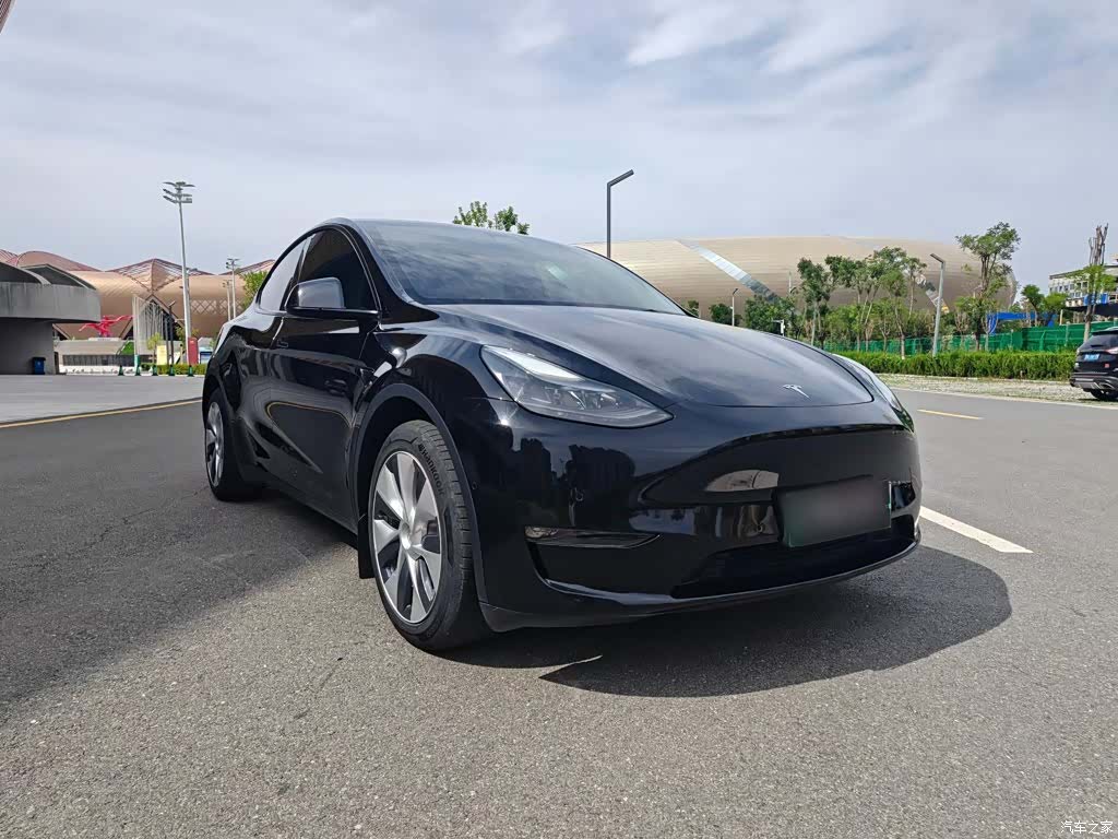 Tesla Model Y, 2022 3