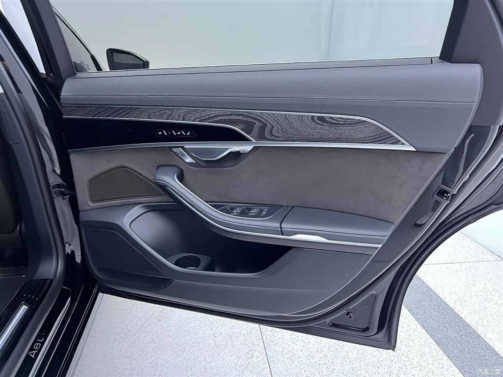 Audi A8L, 2023 23