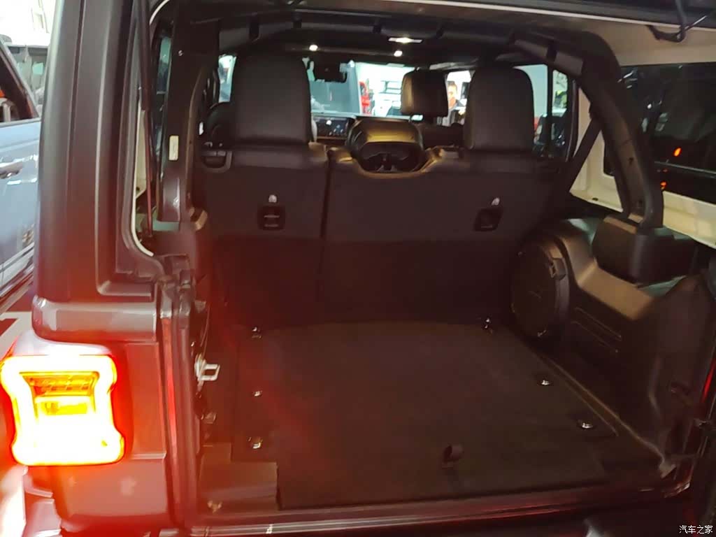 Jeep Wrangler, 2024 19