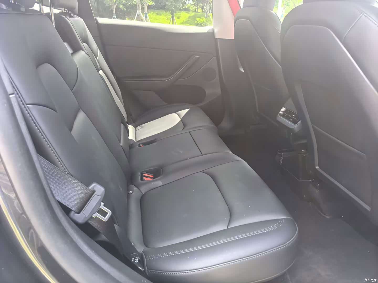 Tesla Model Y, 2024 6
