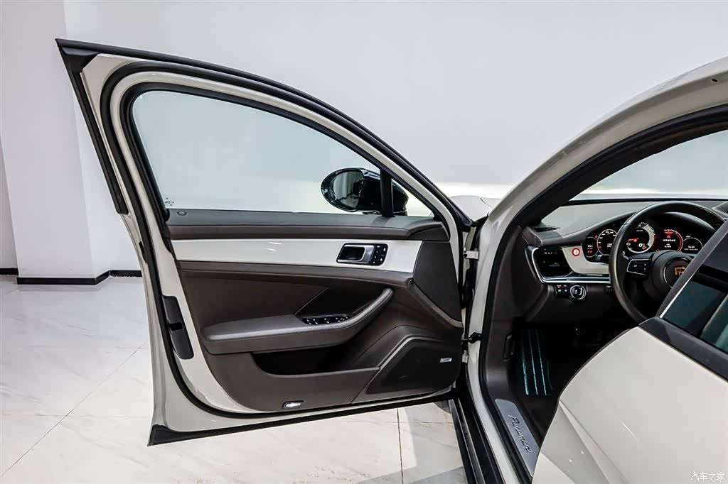 Porsche Panamera, 2022 4