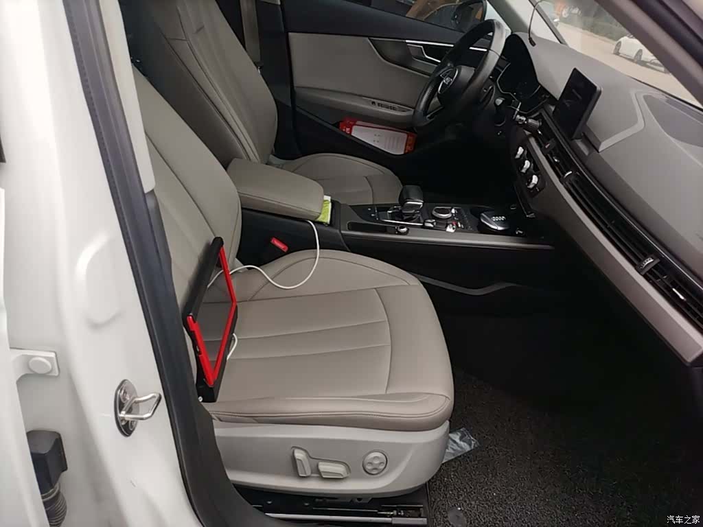 Audi A4L, 2018 25