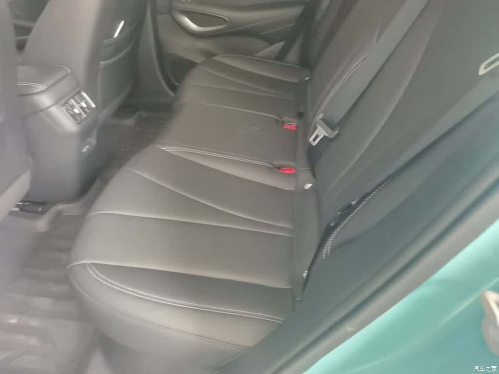 BYD HiAce, 2025 12