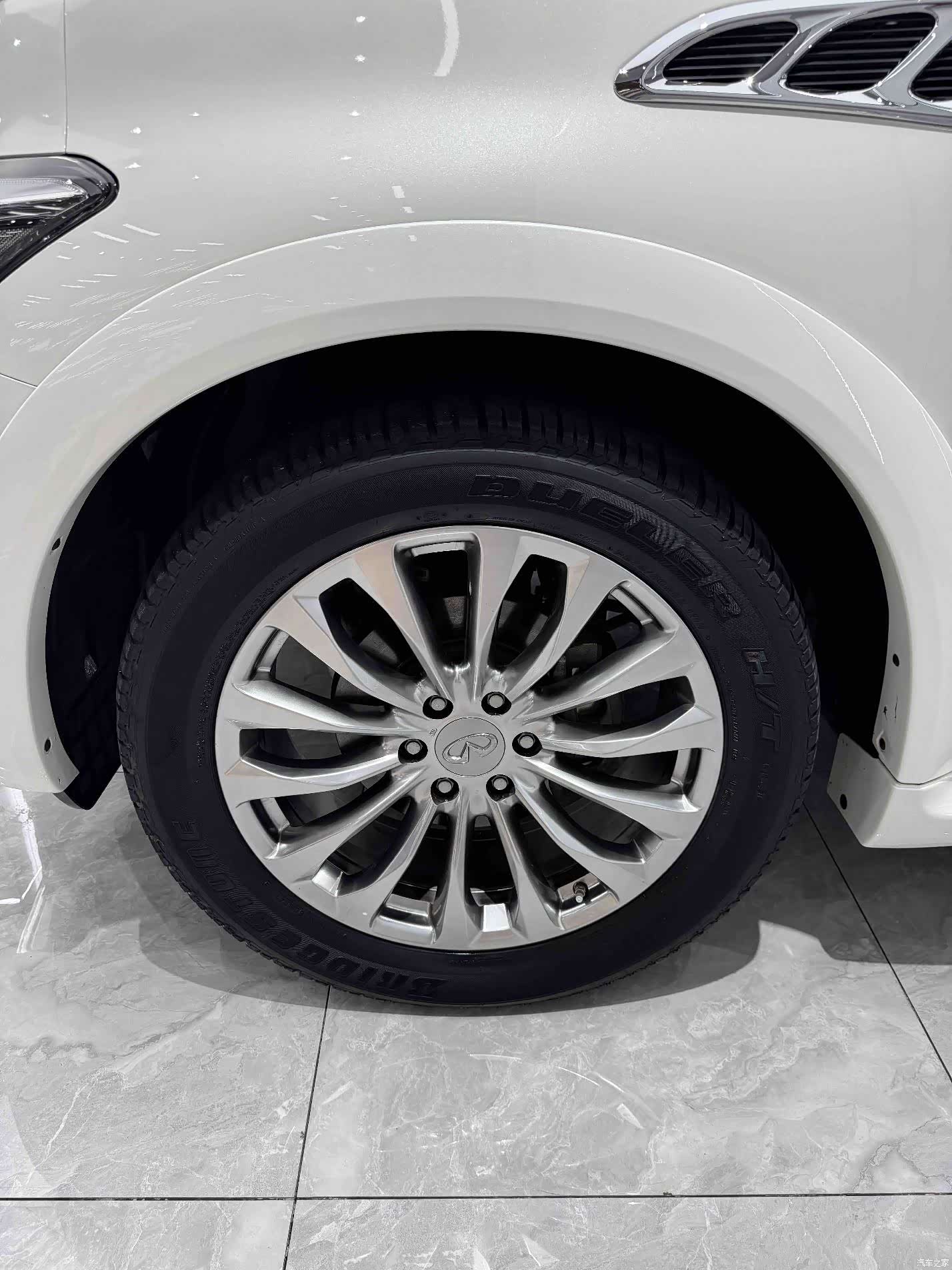 Infiniti QX80, 2019 26