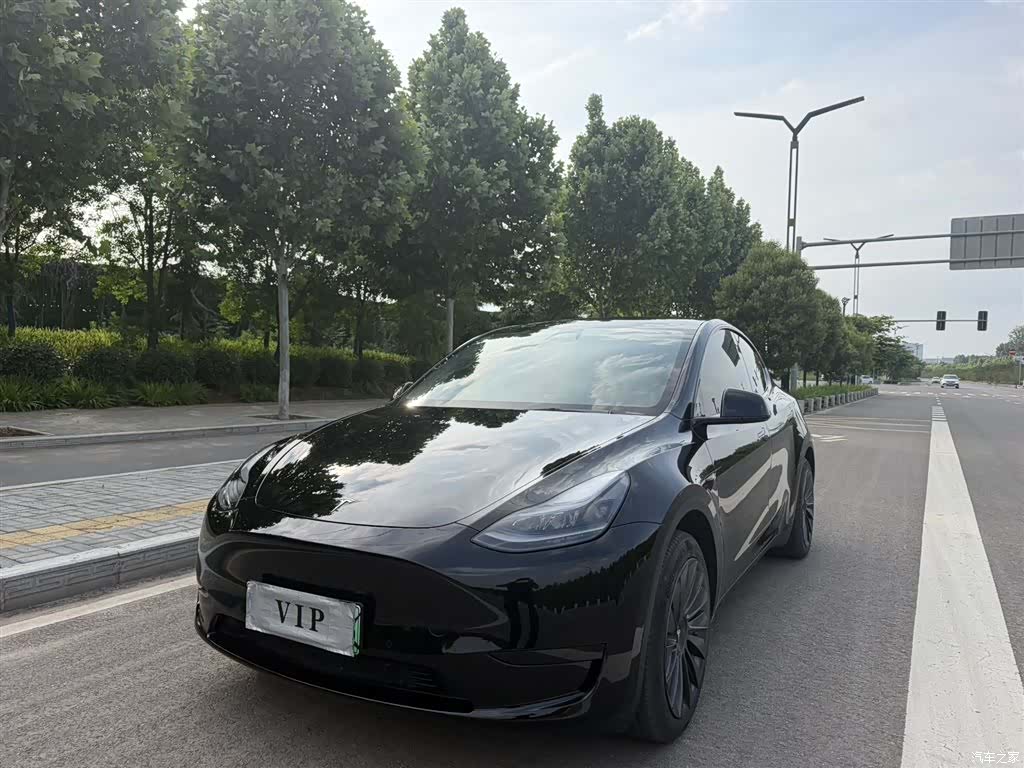 Tesla Model Y, 2023 1