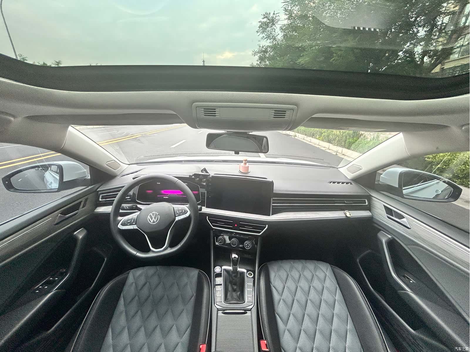 Volkswagen Sagitar, 2023 14