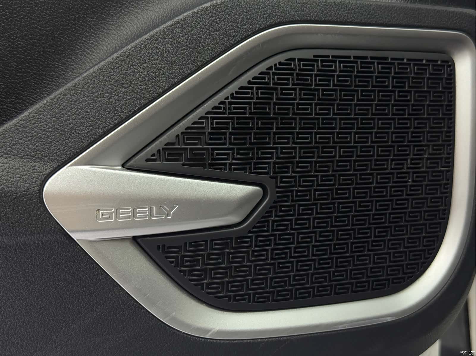 Geely X6, 2022 9