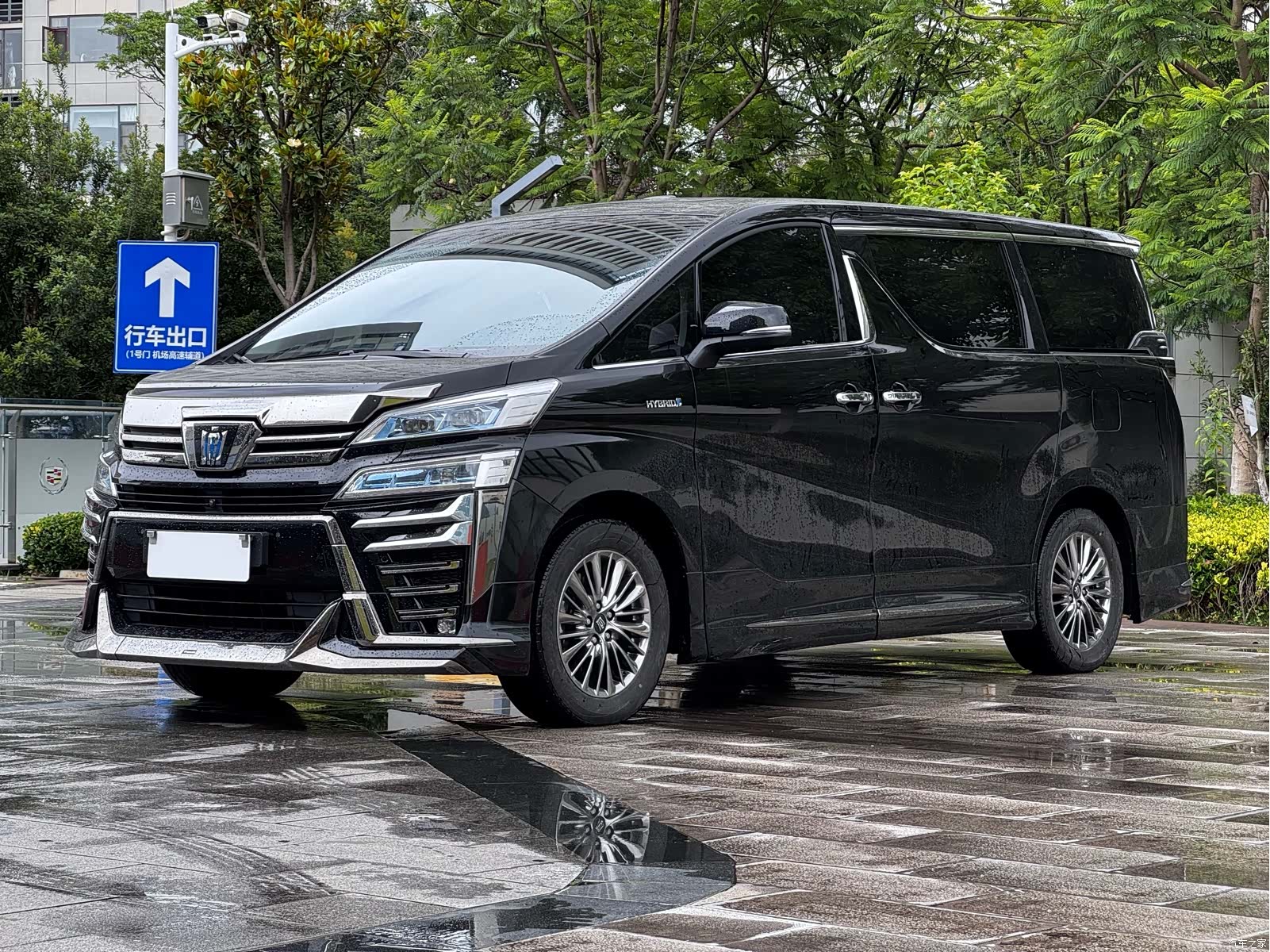 Toyota Alphard, 2022 2