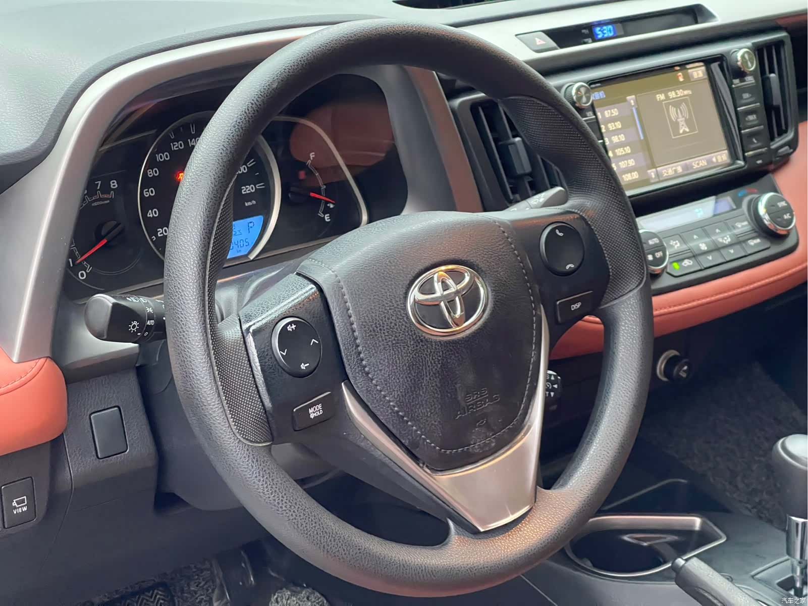 Toyota RAV4, 2017 все фото
