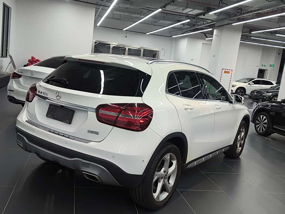 Mercedes-Benz GLA