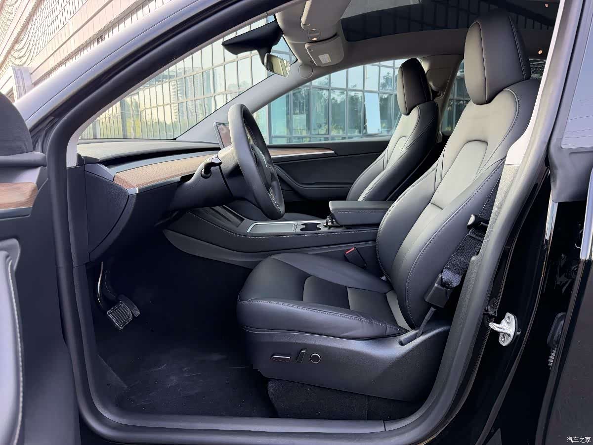 Tesla Model Y, 2023 10