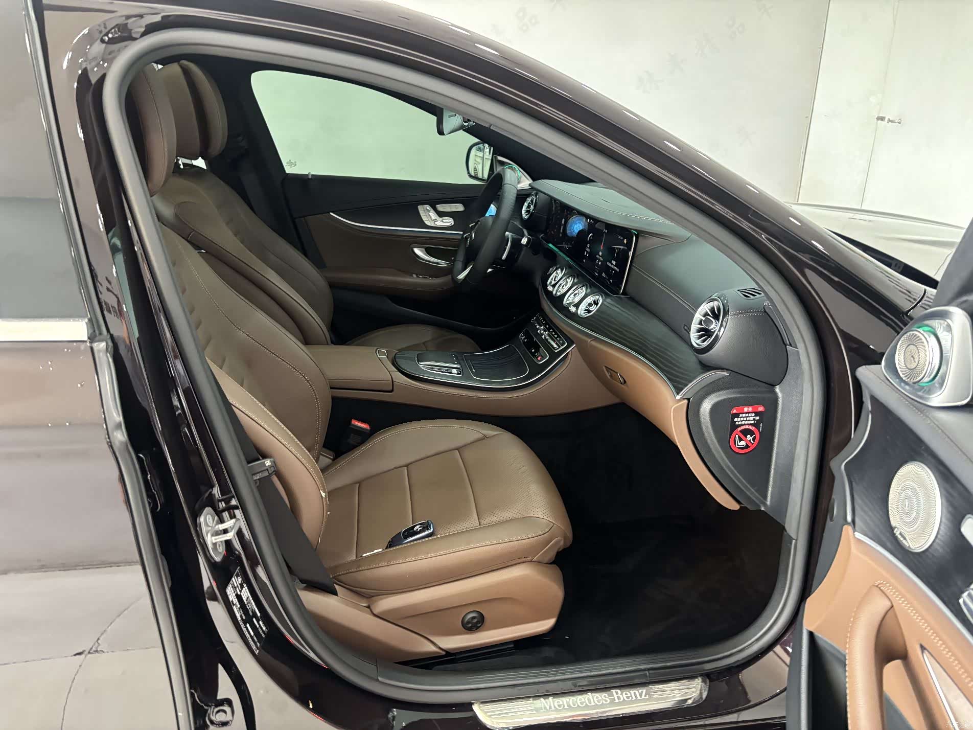 Mercedes-Benz E-Class, 2023 27