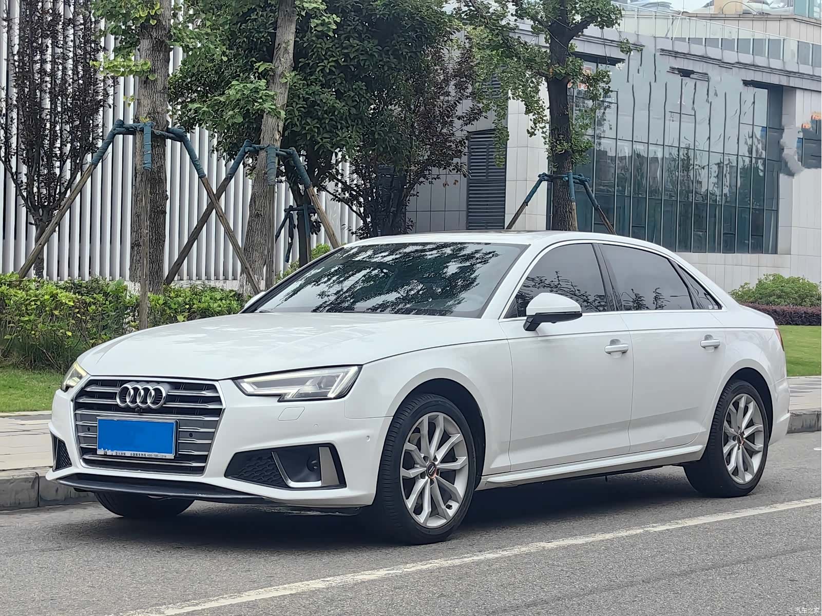 Audi A4L, 2019 1