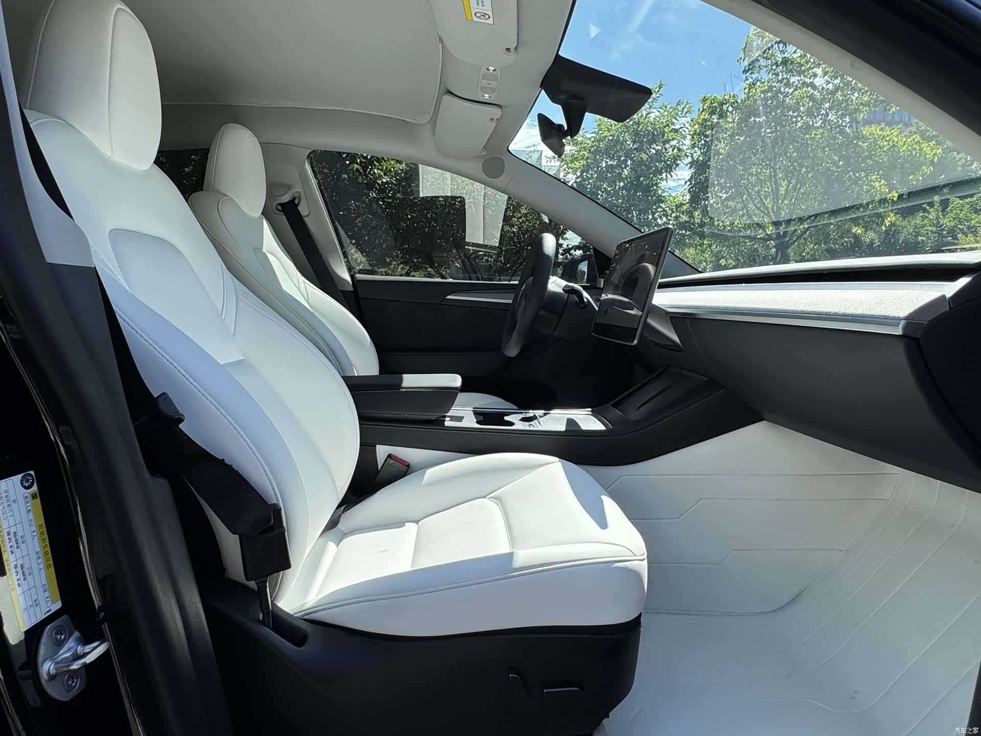 Tesla Model Y, 2024 15