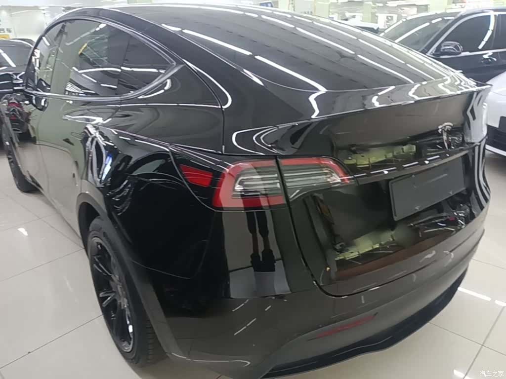 Tesla Model Y, 2023 все фото