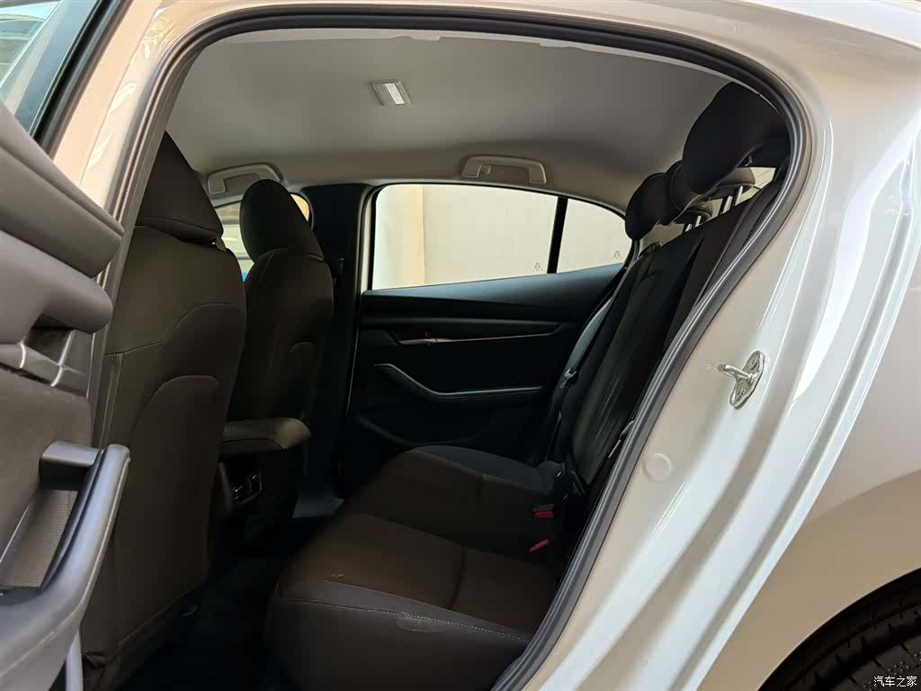 Mazda Mazda3, 2025 10