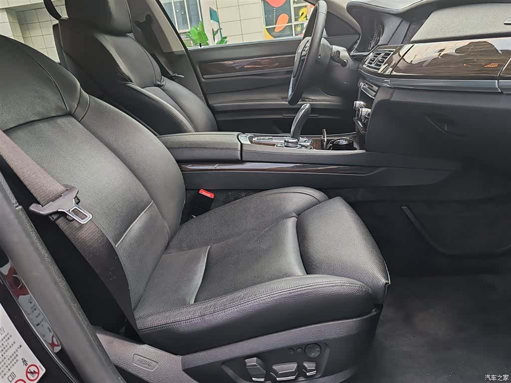 BMW 7 Series, 2011 15