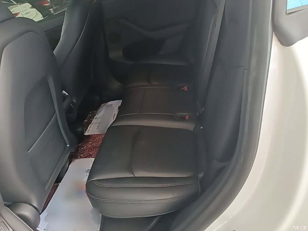 Tesla Model Y, 2023 17