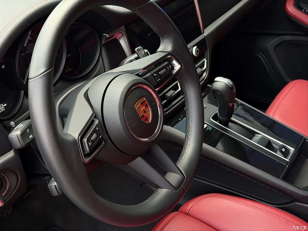 Porsche Macan, 2025 10