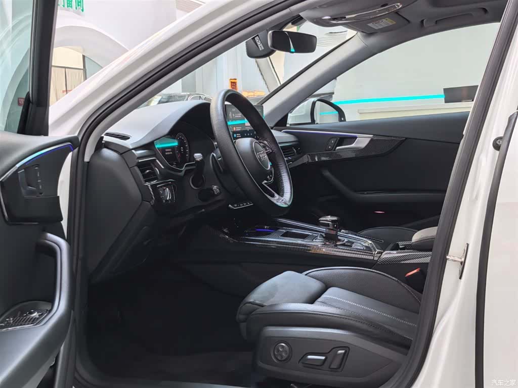 Audi A4L, 2021 все фото