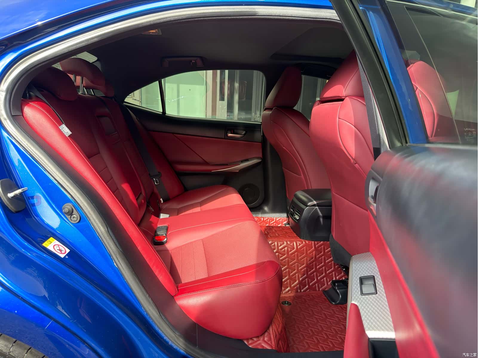 Lexus IS, 2018 11