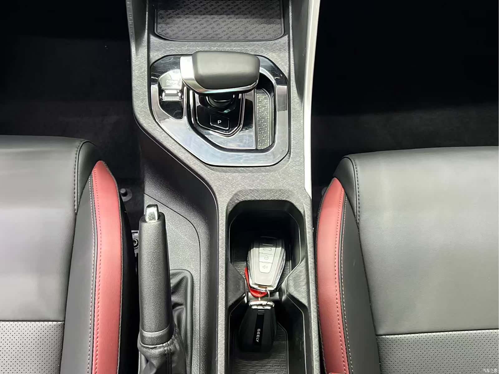 Geely Coolray, 2022 11