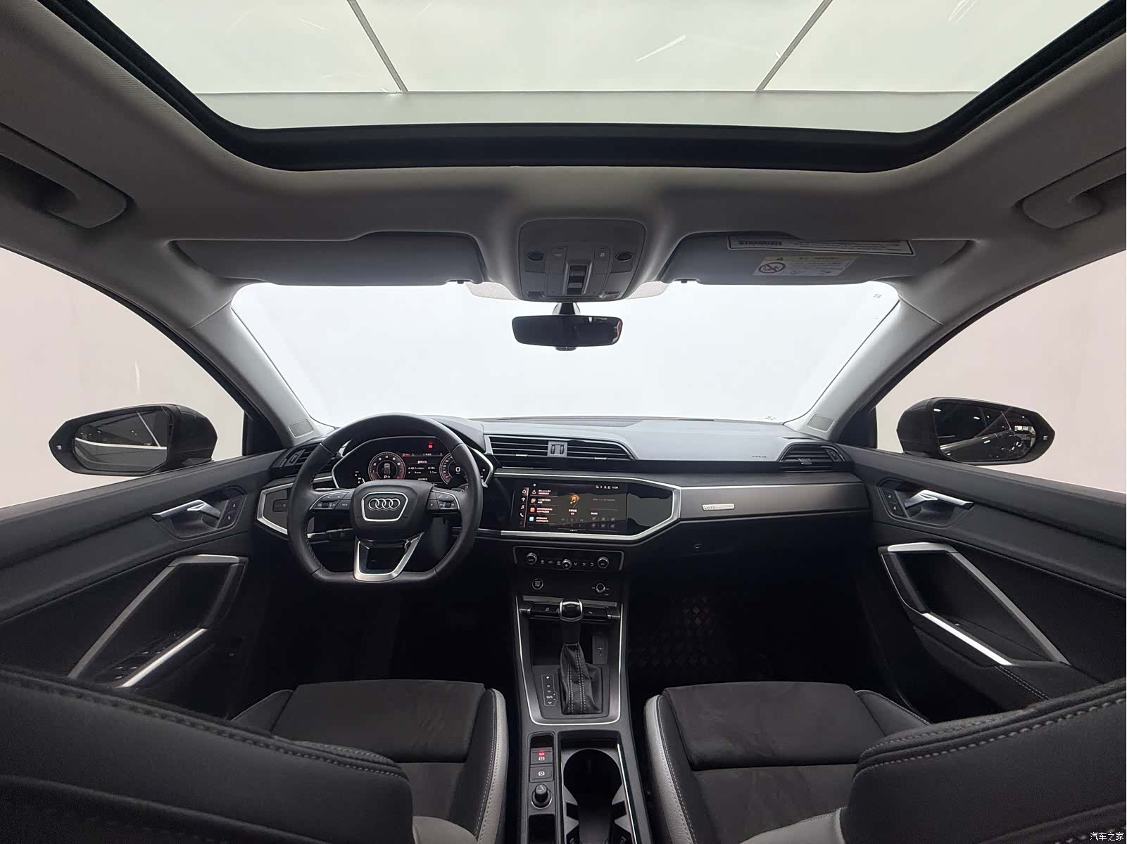 Audi Q3, 2022 10