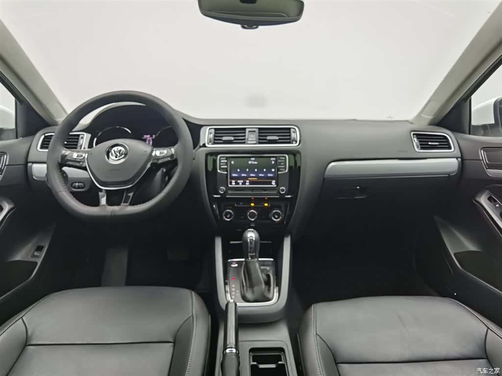 Volkswagen Sagitar, 2018 все фото