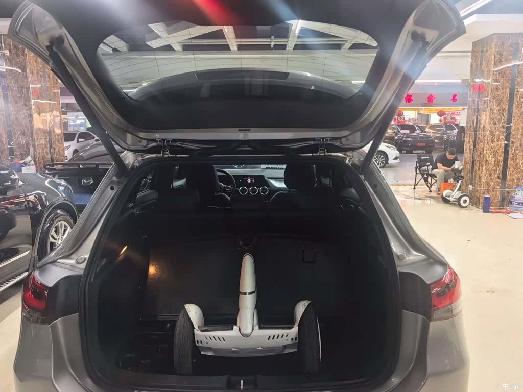 Mercedes-Benz EQA, 2023 14
