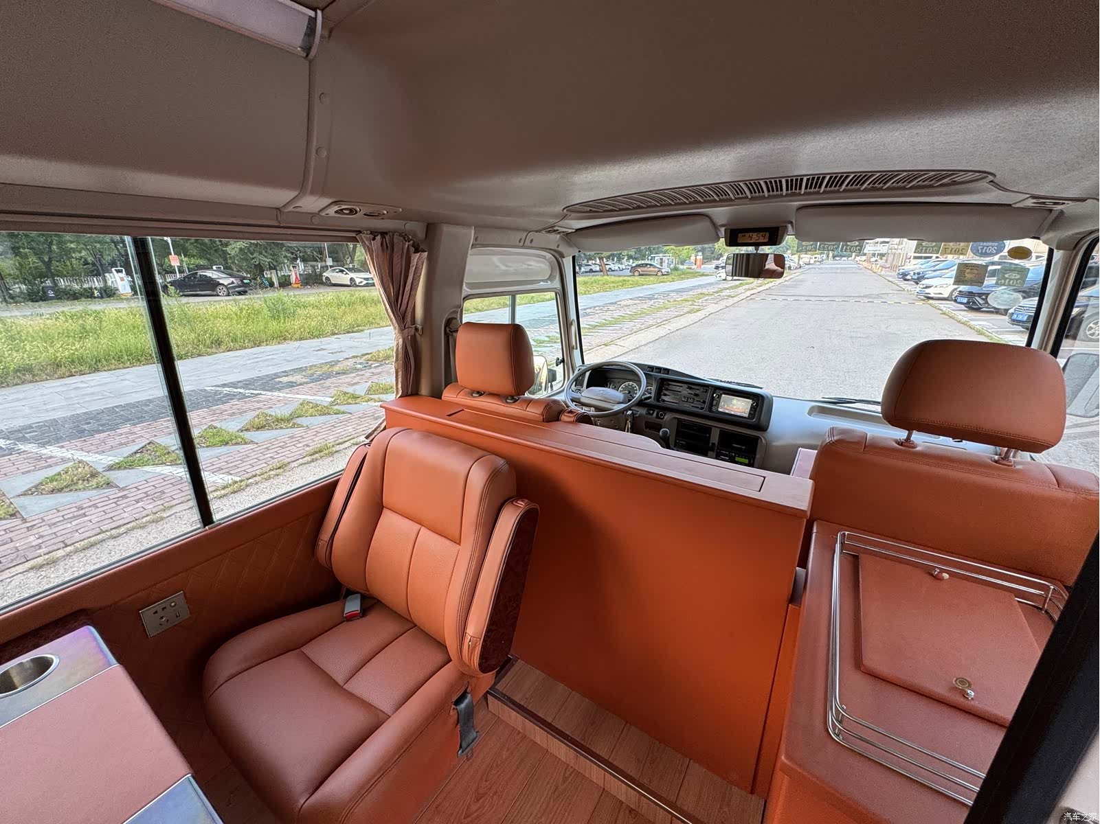 Toyota Coaster, 2015 12
