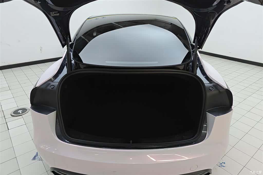 Tesla Model 3, 2024 4