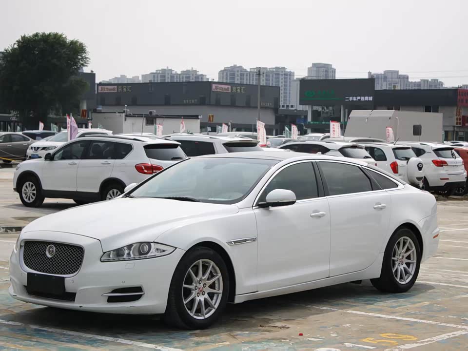 Jaguar XJ Jaguar XJ