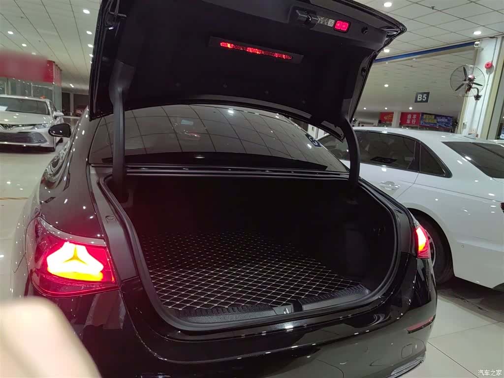 Mercedes-Benz E-Class, 2024 15