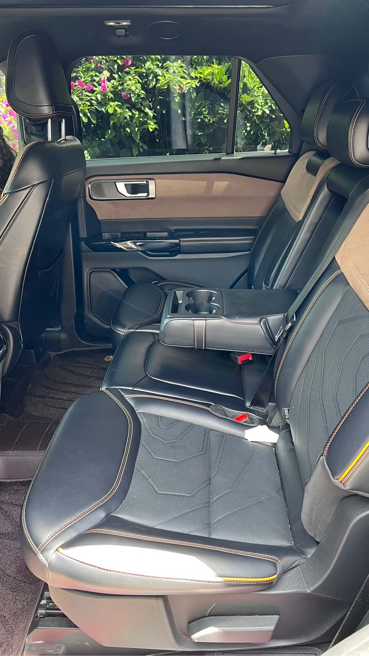 Ford Explorer, 2023 9