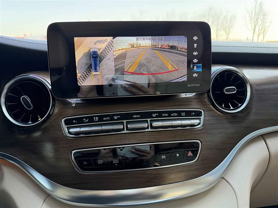 Mercedes-Benz V-class